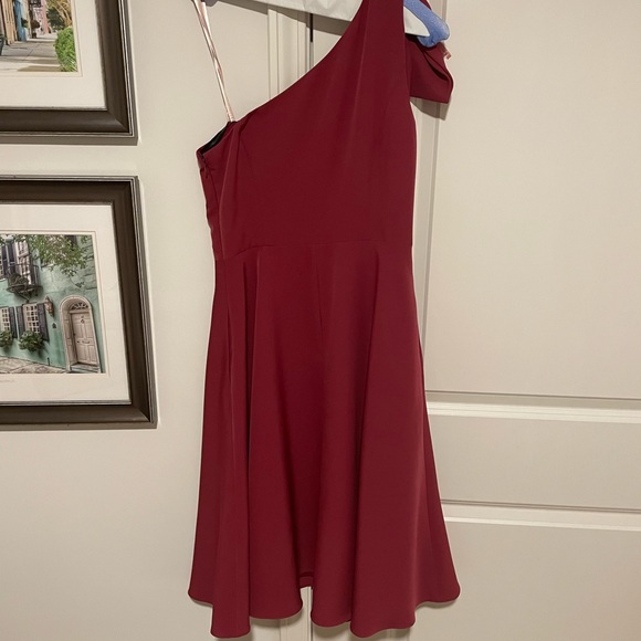 Gal Meets Glam Yvonne - Picture 3 of 8